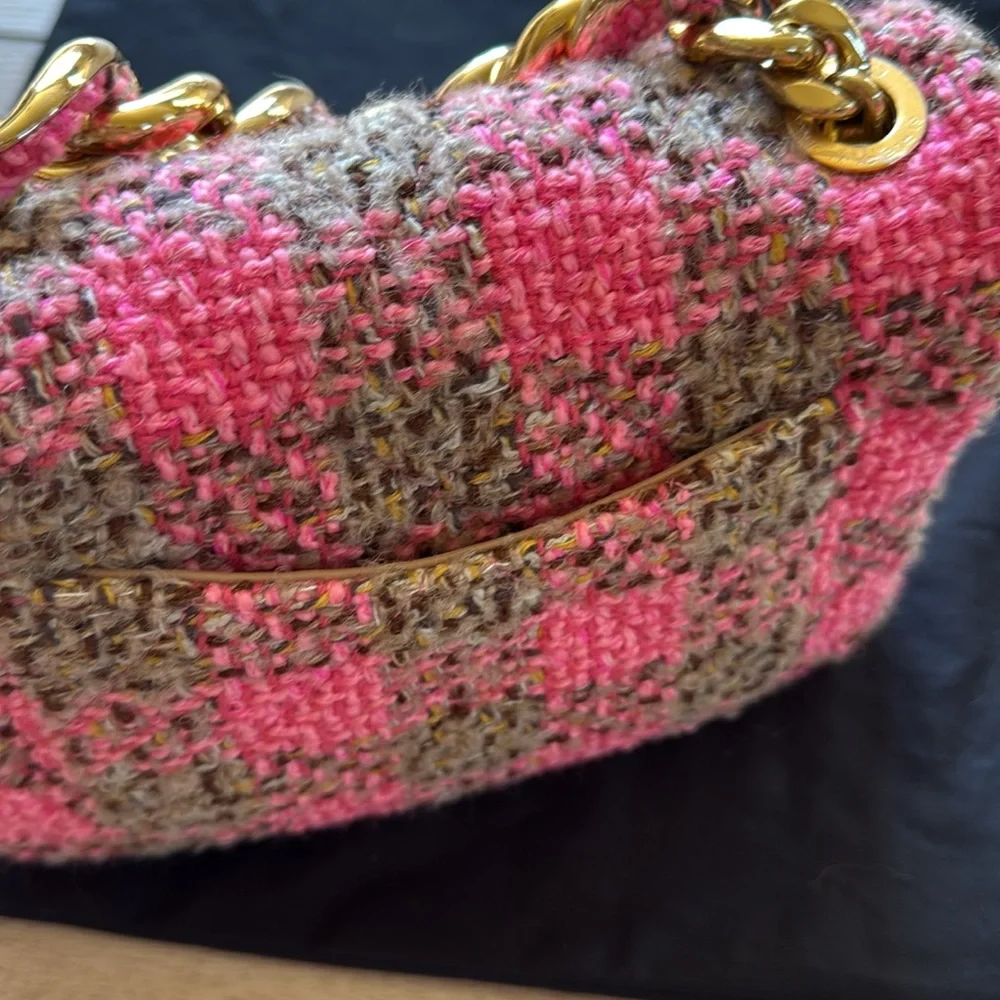 Chanel 22K pink beige tweed flap handbag with AGED hardware - Picture 8 of 13